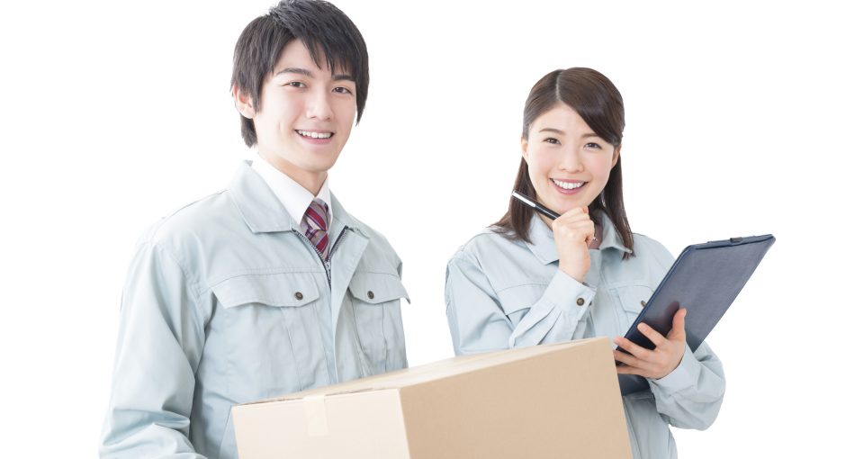 仕事をする男女
