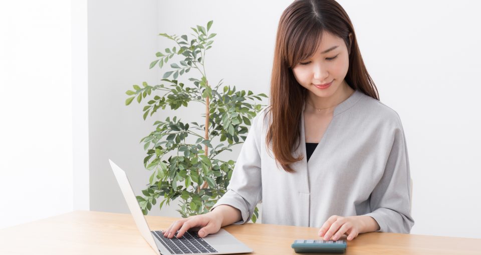 電卓 計算 女性