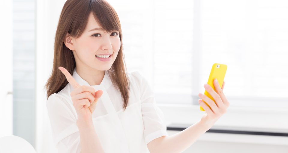 ひらめく女性