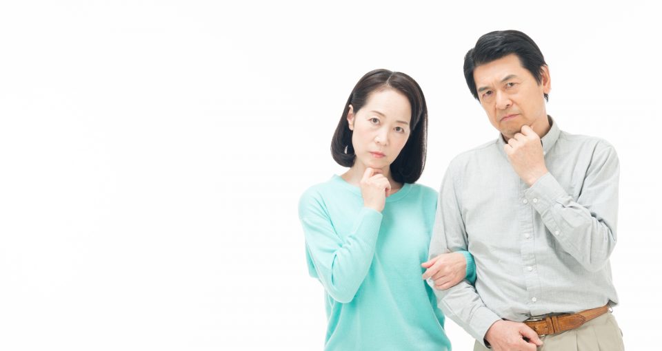 悩む夫婦