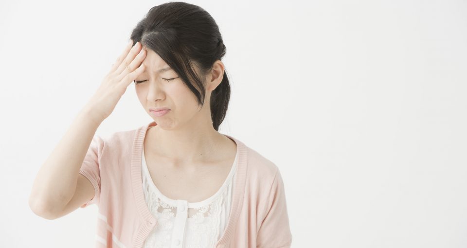 メニエール病でめまいがする女性