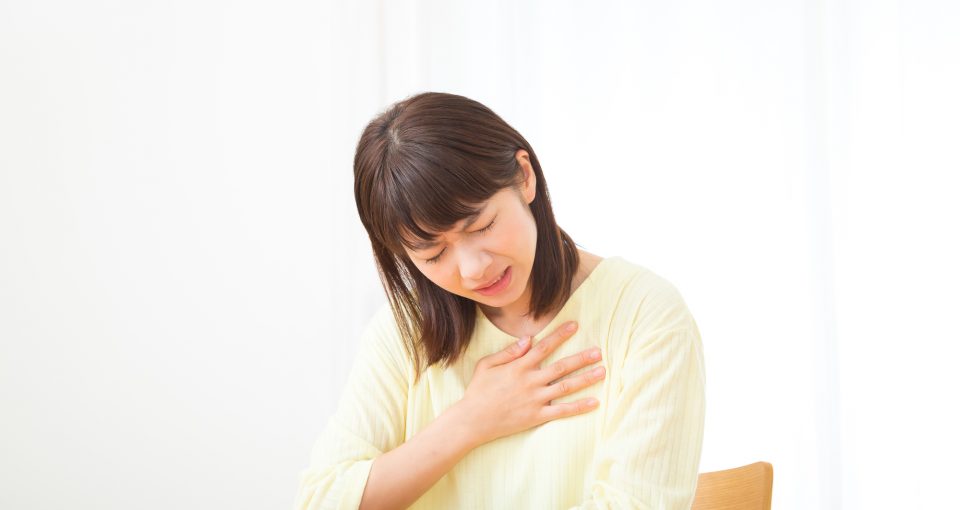 大動脈解離に苦しむ女性